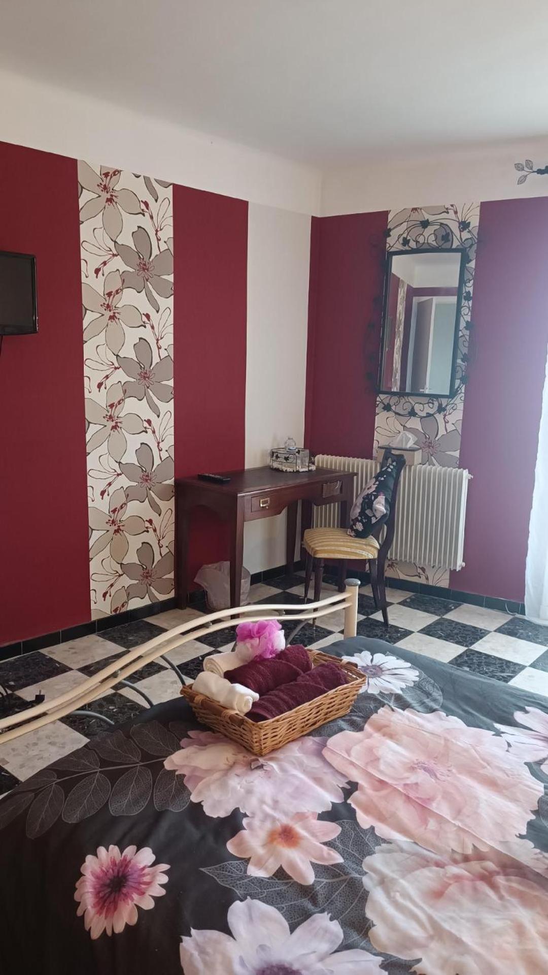 Bed and Breakfast A L' Estiu à Latour-de-France Extérieur photo
