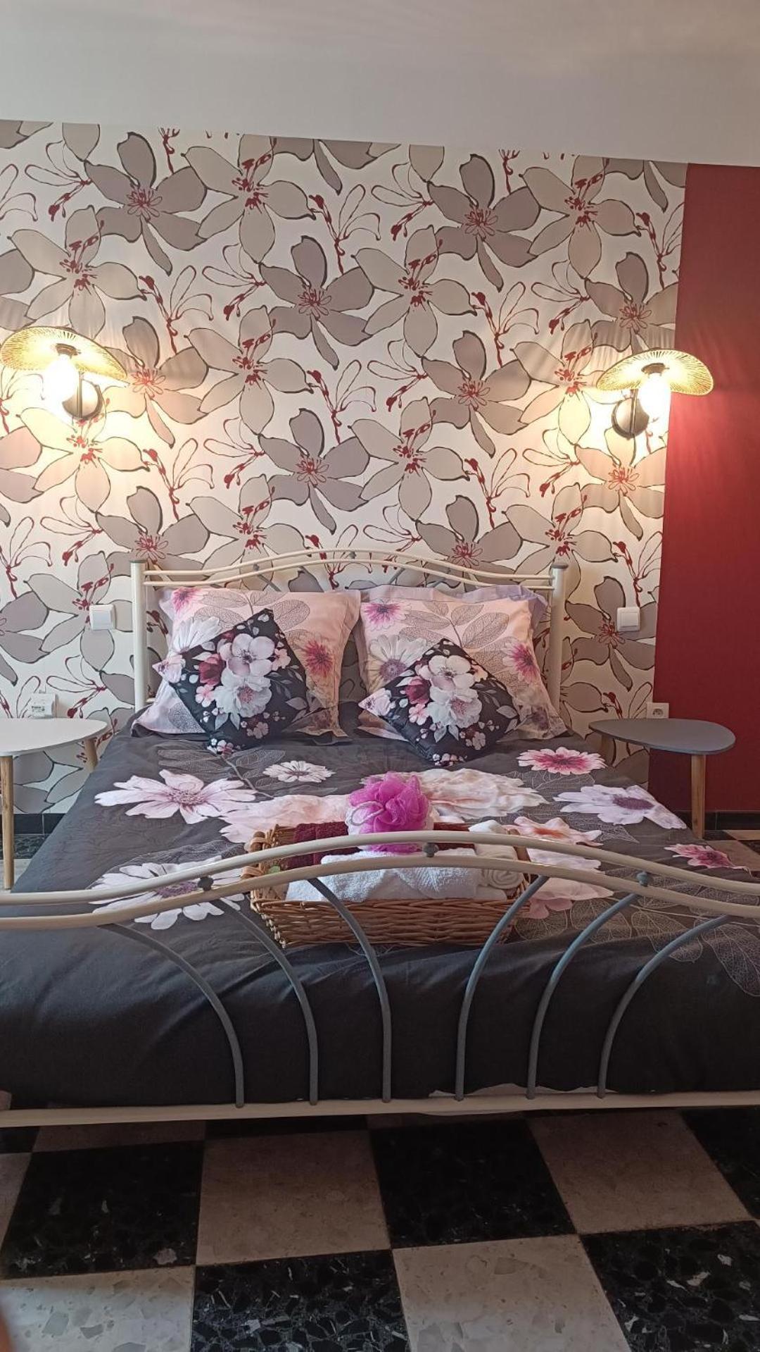 Bed and Breakfast A L' Estiu à Latour-de-France Extérieur photo